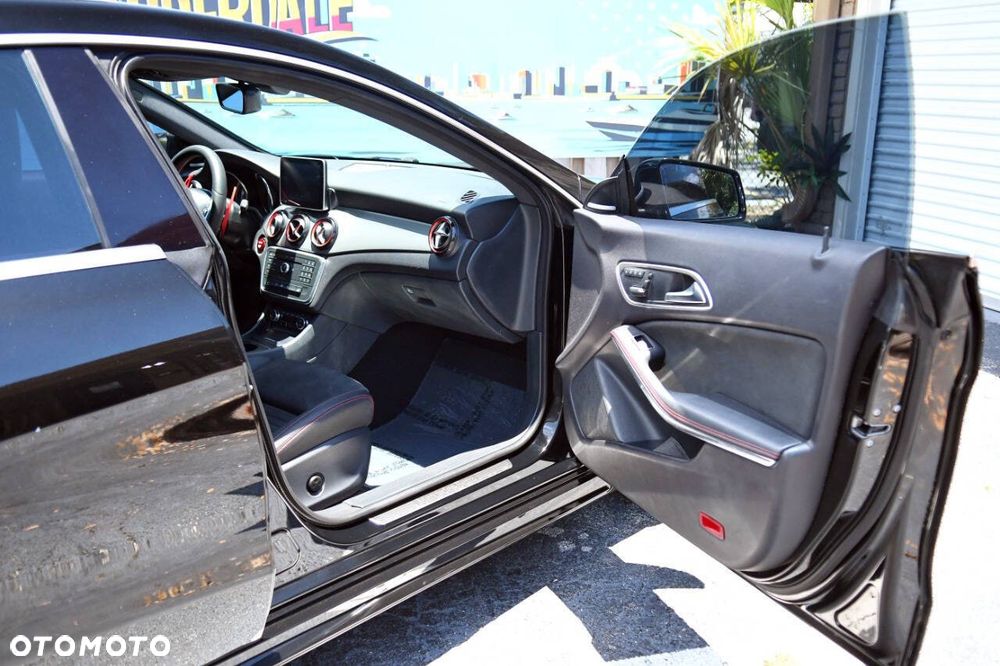 Mercedes-Benz CLA 250 7G-DCT - 17