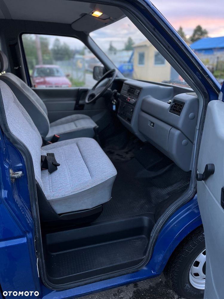 Volkswagen Caravelle - 24