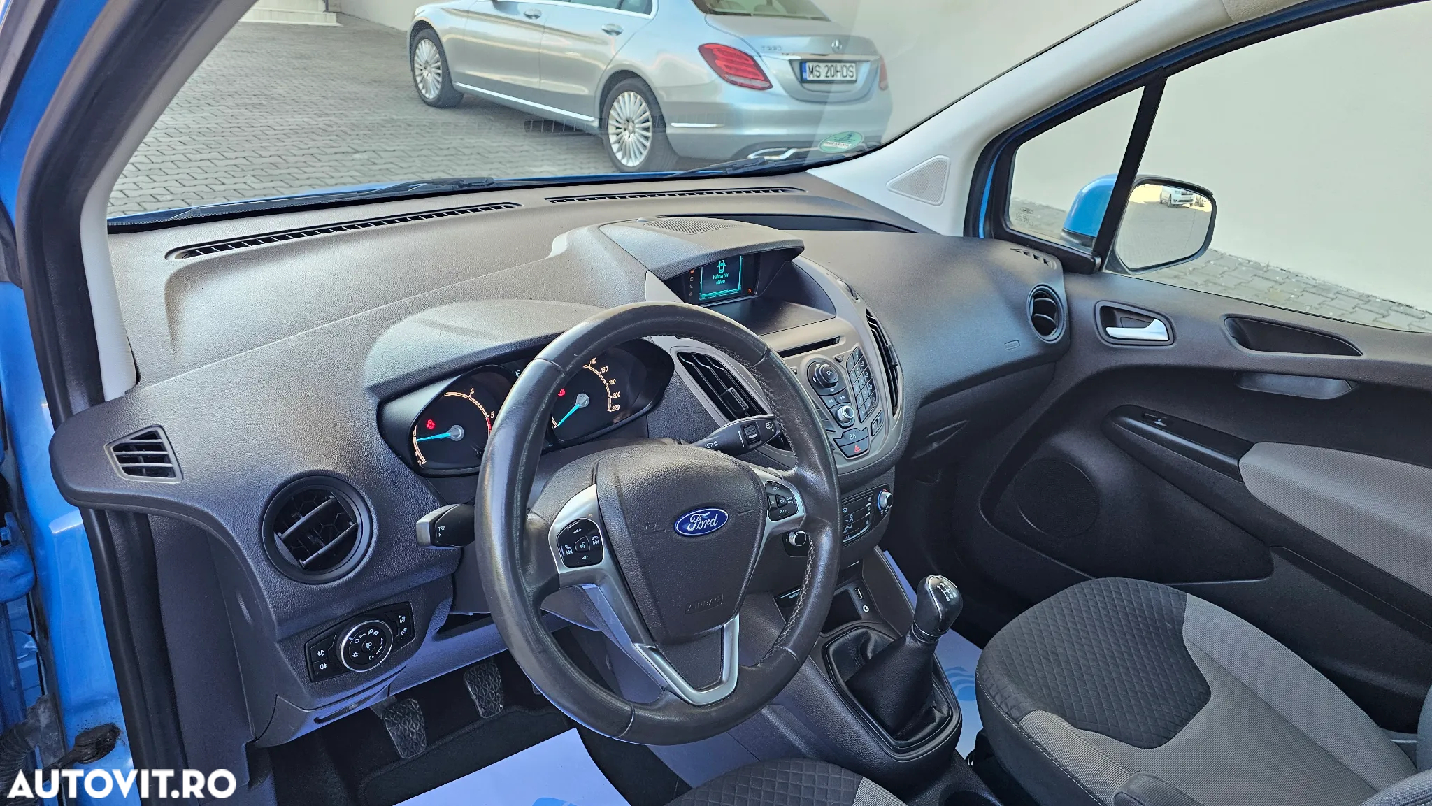 Ford Tourneo Courier 1.5 TDCi Ambiente - 17