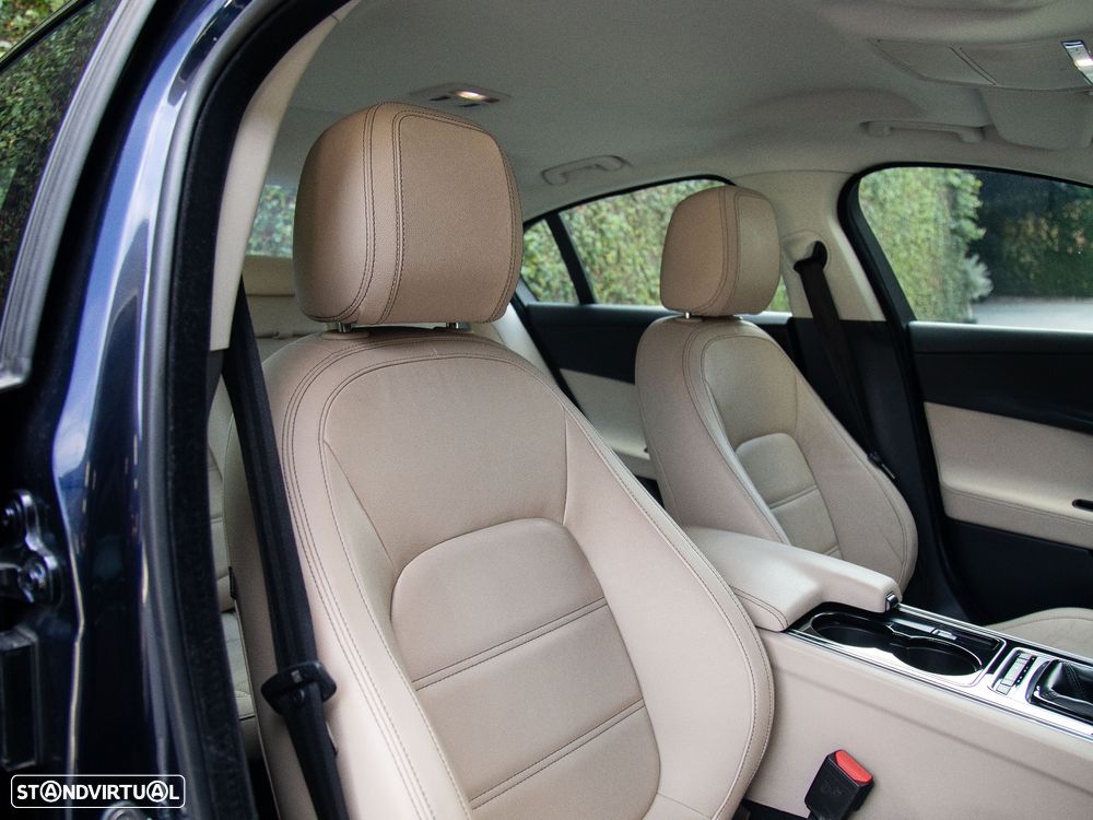 Jaguar XE 2.0 D Prestige - 15