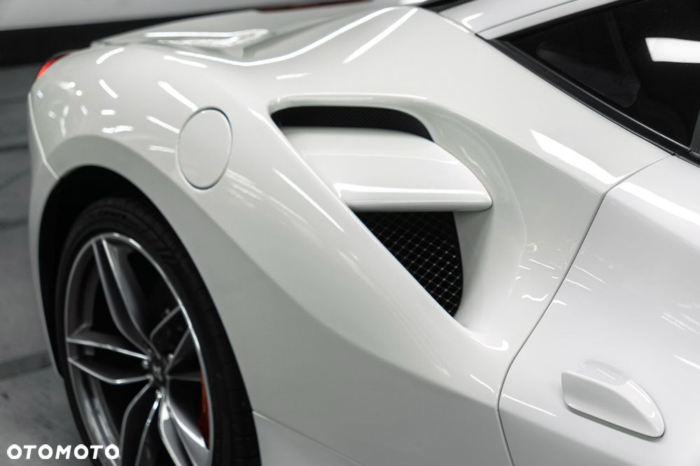 Ferrari 488 - 21
