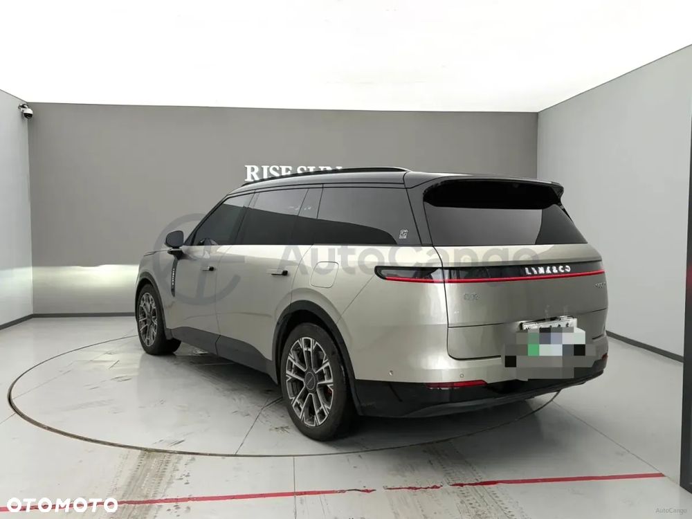 Lynk & Co 900 - 6