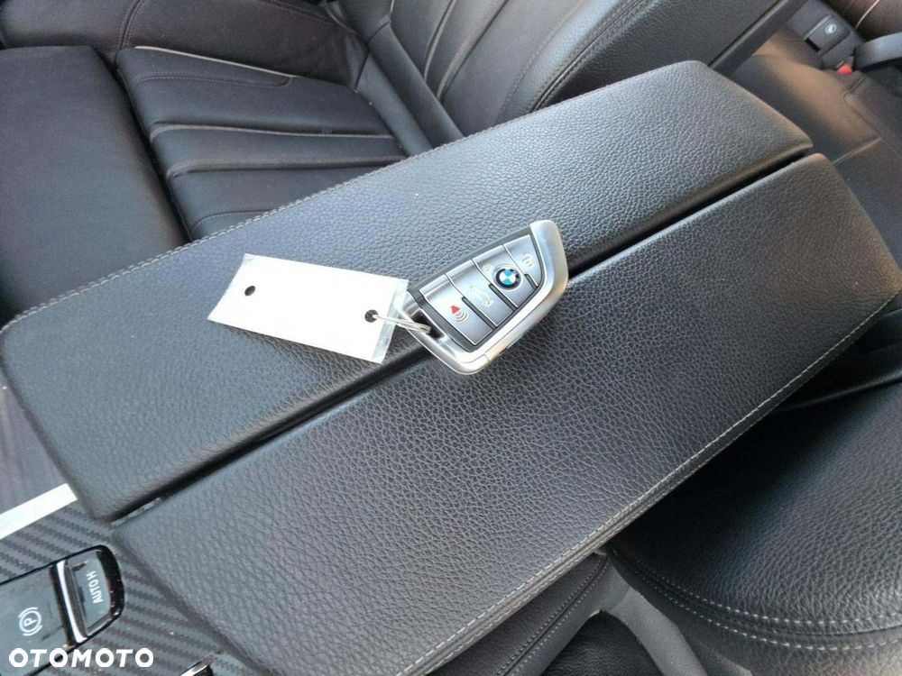 BMW Seria 5 530i xDrive M Sport Edition - 11