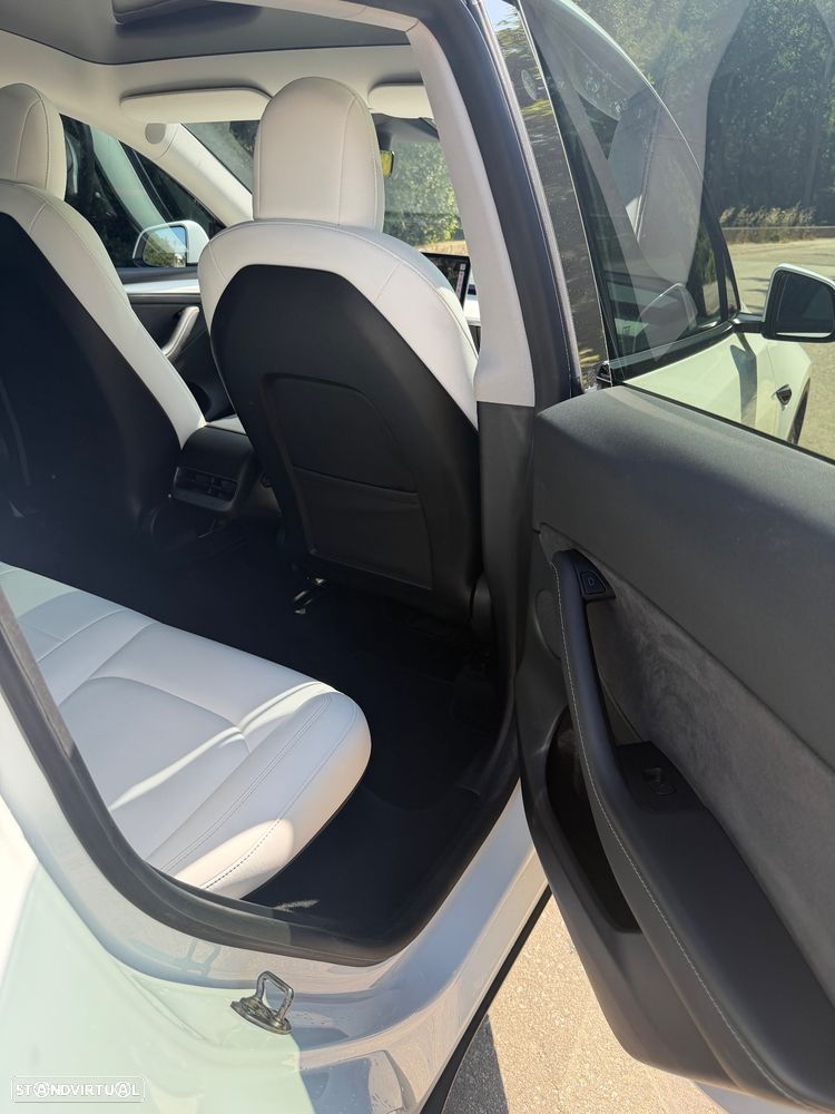 Tesla Model Y Long Range Tração Integral - 28