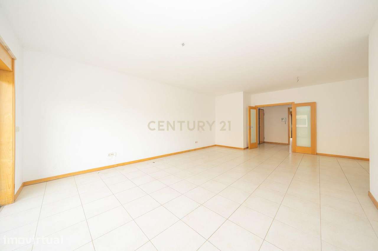 Apartamento T3 com Duas Varandas, Garagem Box e Lugar de estacionament - Grande imagem: 4/60