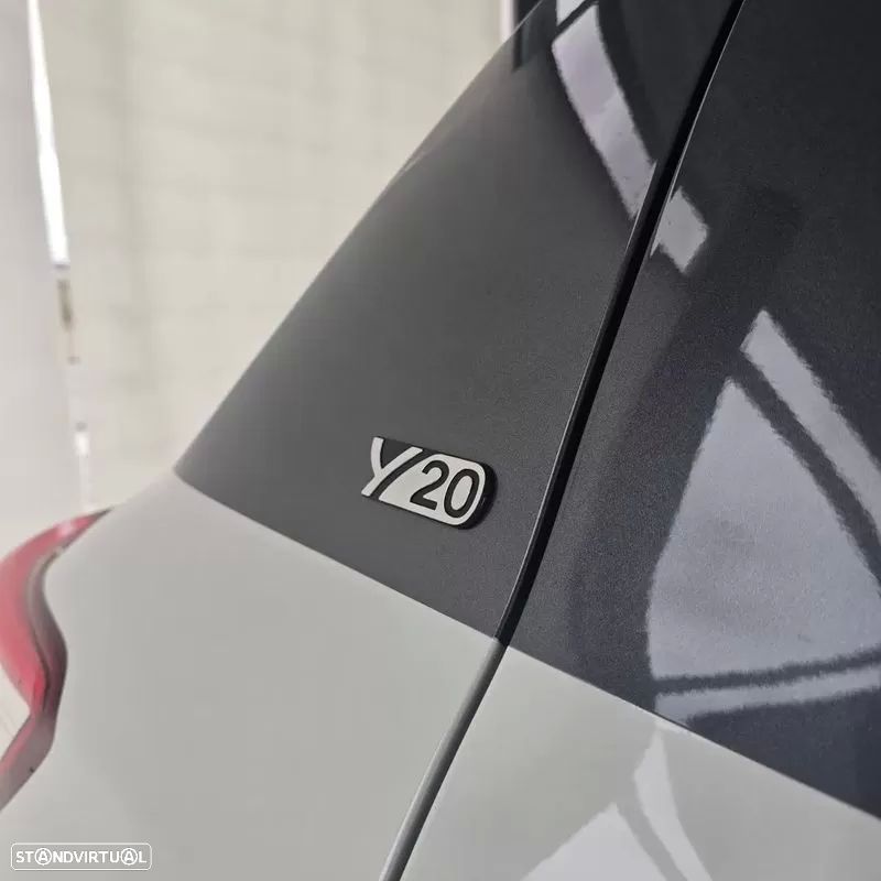 Toyota Yaris 1.5 HSD 20 Anos - 28