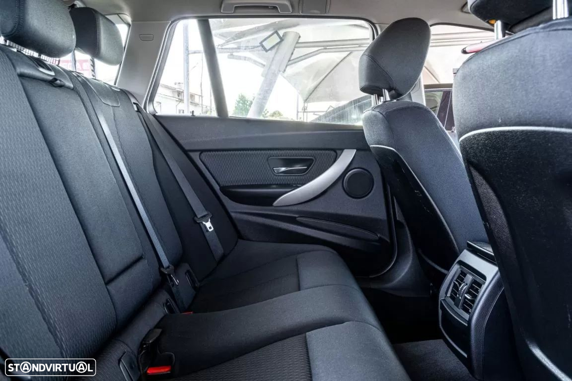 BMW 320 d Touring Auto - 17