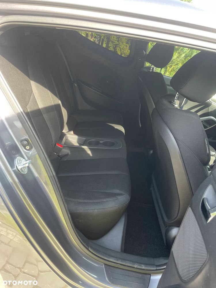 Hyundai Veloster 1.6 GDI Comfort - 18
