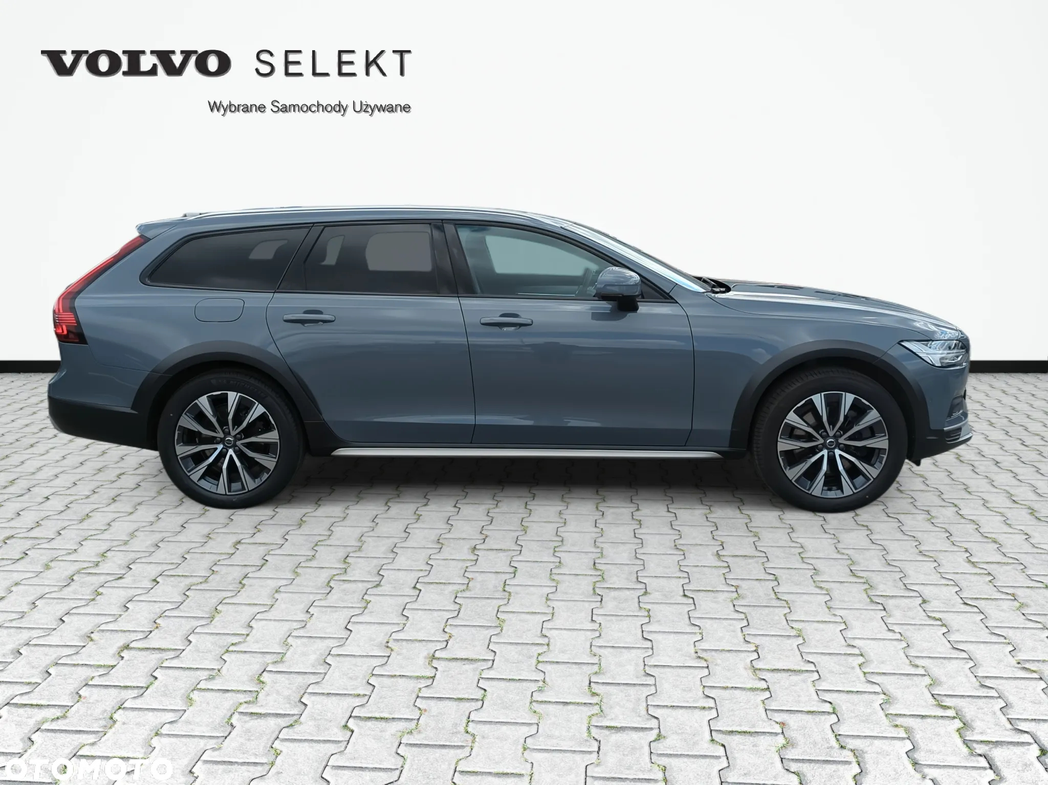 Volvo V90 Cross Country - 4