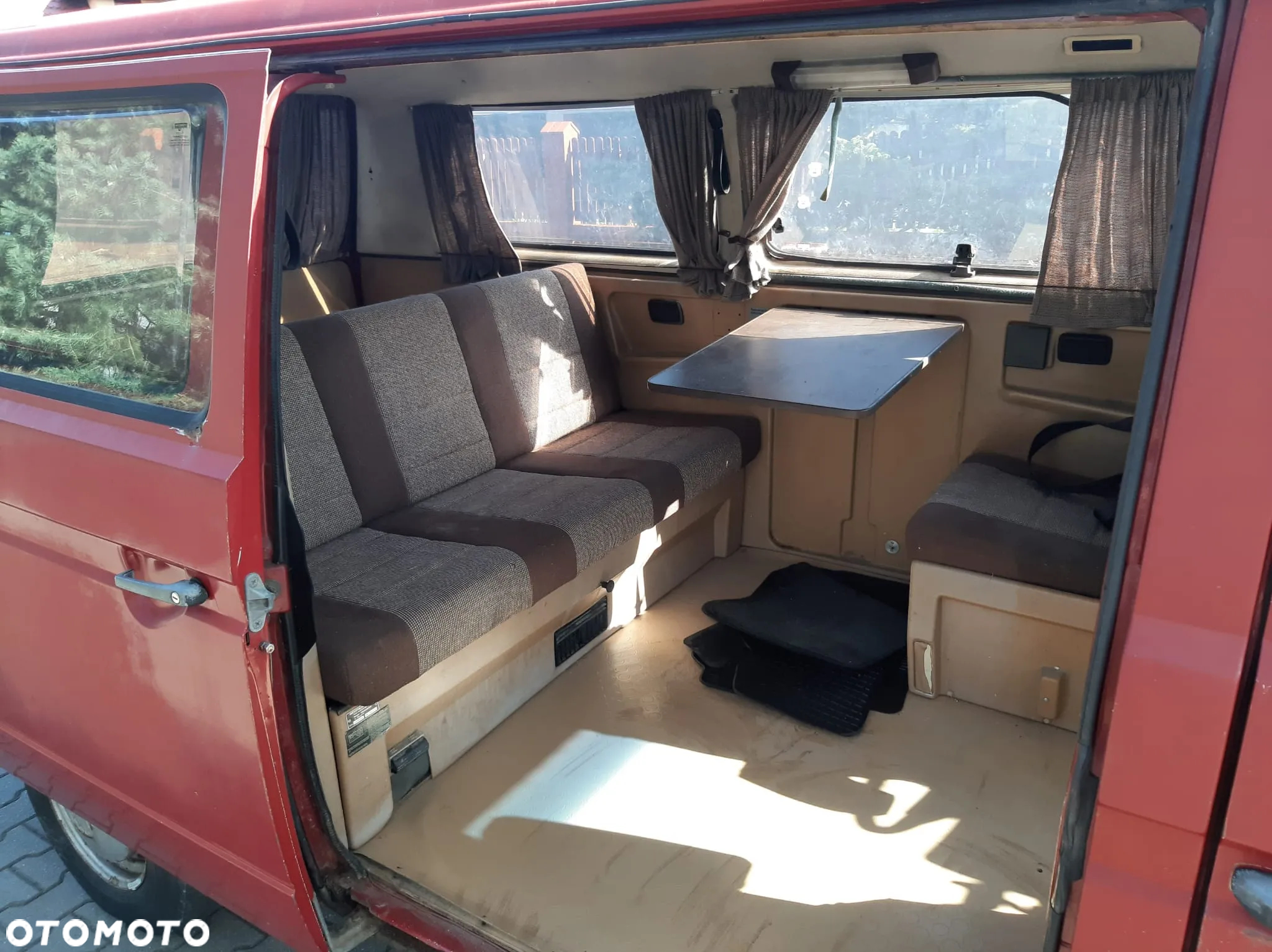 Volkswagen Multivan - 13