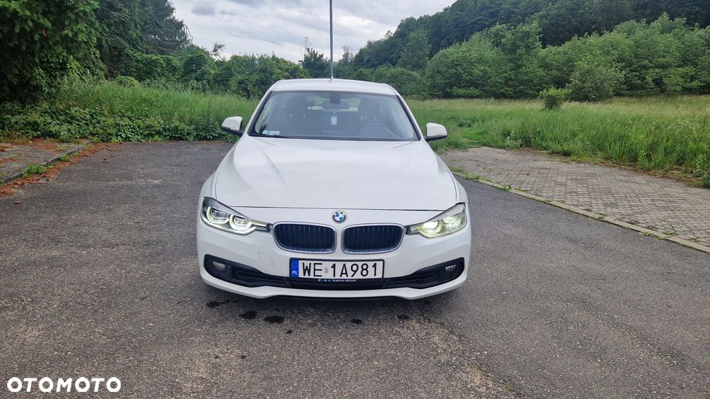 BMW Seria 3 318i - 3