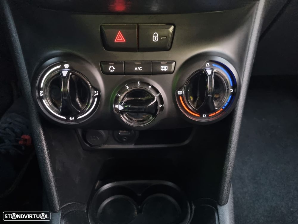 Peugeot 208 1.2 PureTech Style - 21