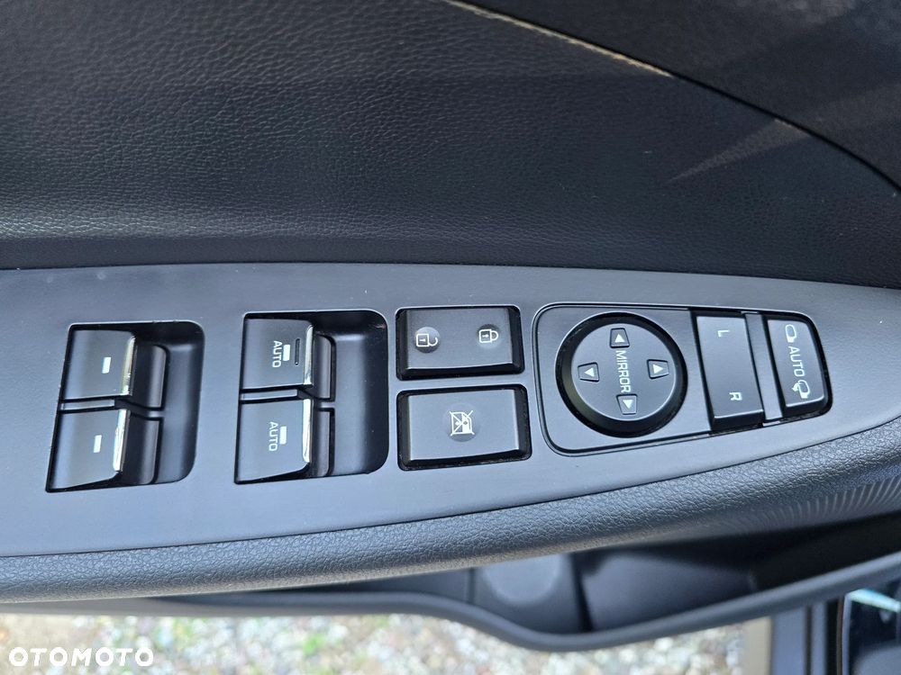 Hyundai Tucson 2.0 CRDI 4WD Automatik Style - 37