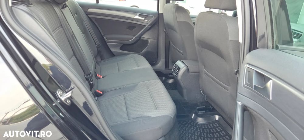 Volkswagen e-Golf - 23