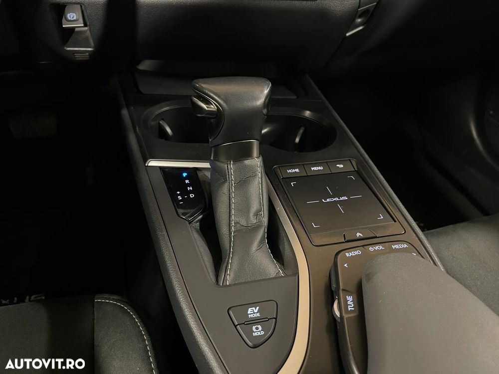 Lexus UX 250h Business Edition - 21