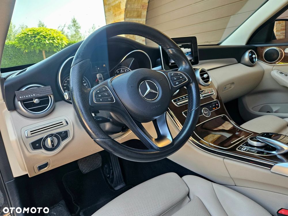 Mercedes-Benz Klasa C 200 4-Matic 9G-TRONIC - 27