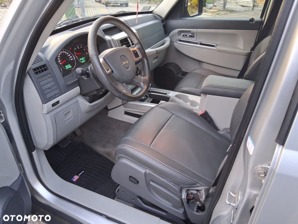 Jeep Cherokee - 12