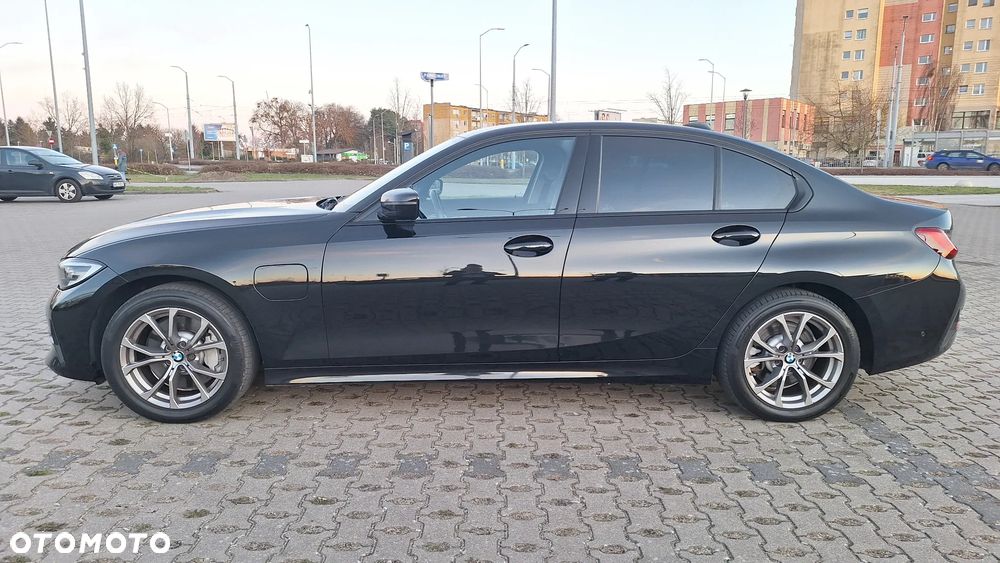 BMW Seria 3 330e M Sport - 12