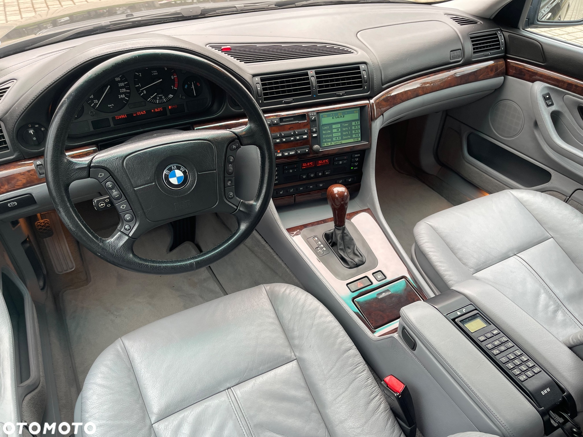 BMW Seria 7 750i - 7