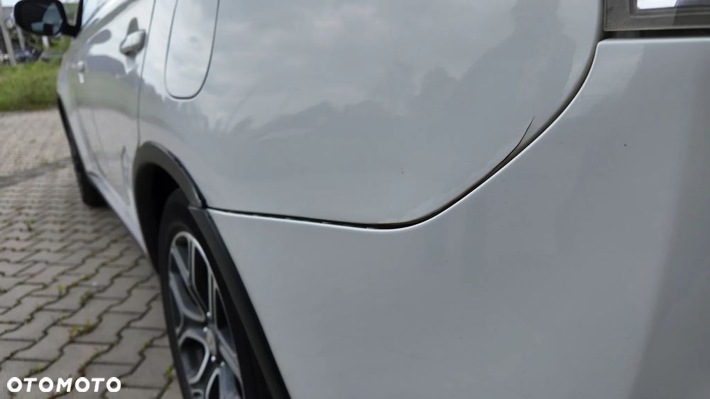Mitsubishi Outlander 2.2 DID Instyle Navi 4WD - 13