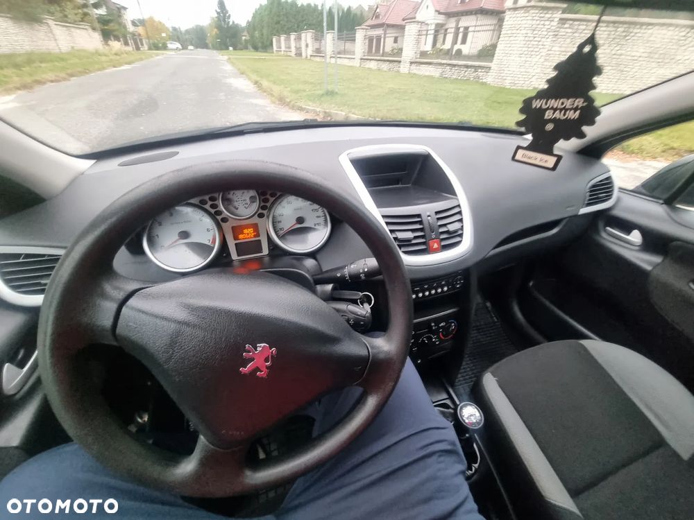 Peugeot 207 1.4 16V Presence - 12