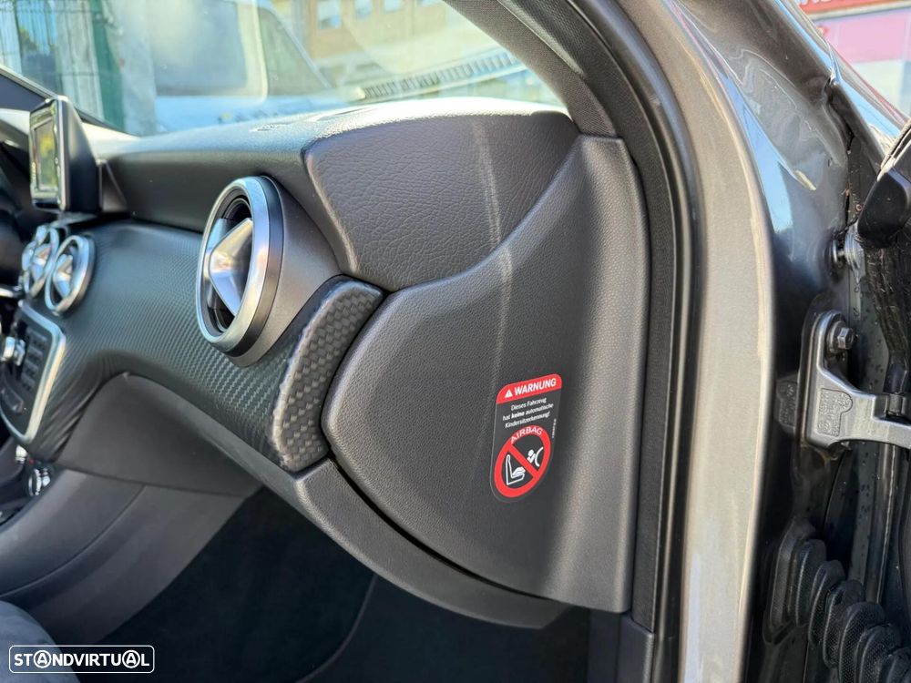 Mercedes-Benz A 180 AMG Line - 23
