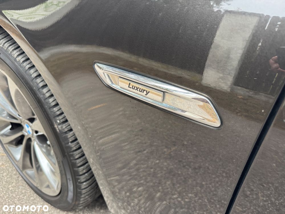 BMW Seria 5 525d xDrive Luxury Line - 13