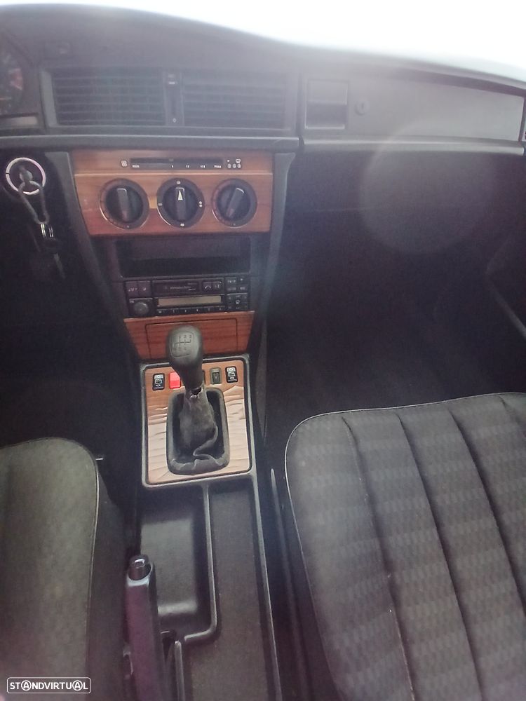 Mercedes-Benz W201 (1982-1993) 190 E 1.8 - 12