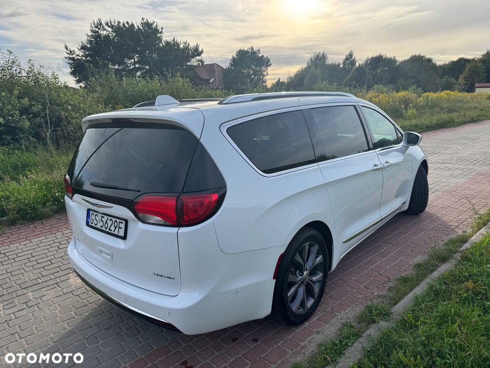 Chrysler Pacifica - 6