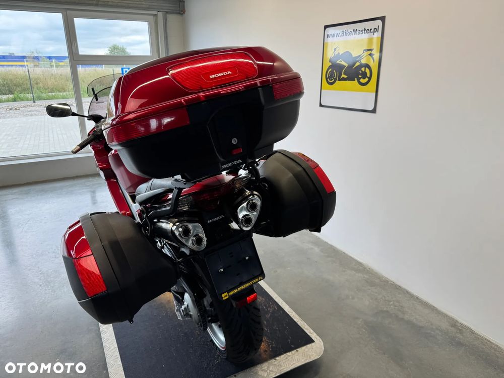 Honda VFR - 7