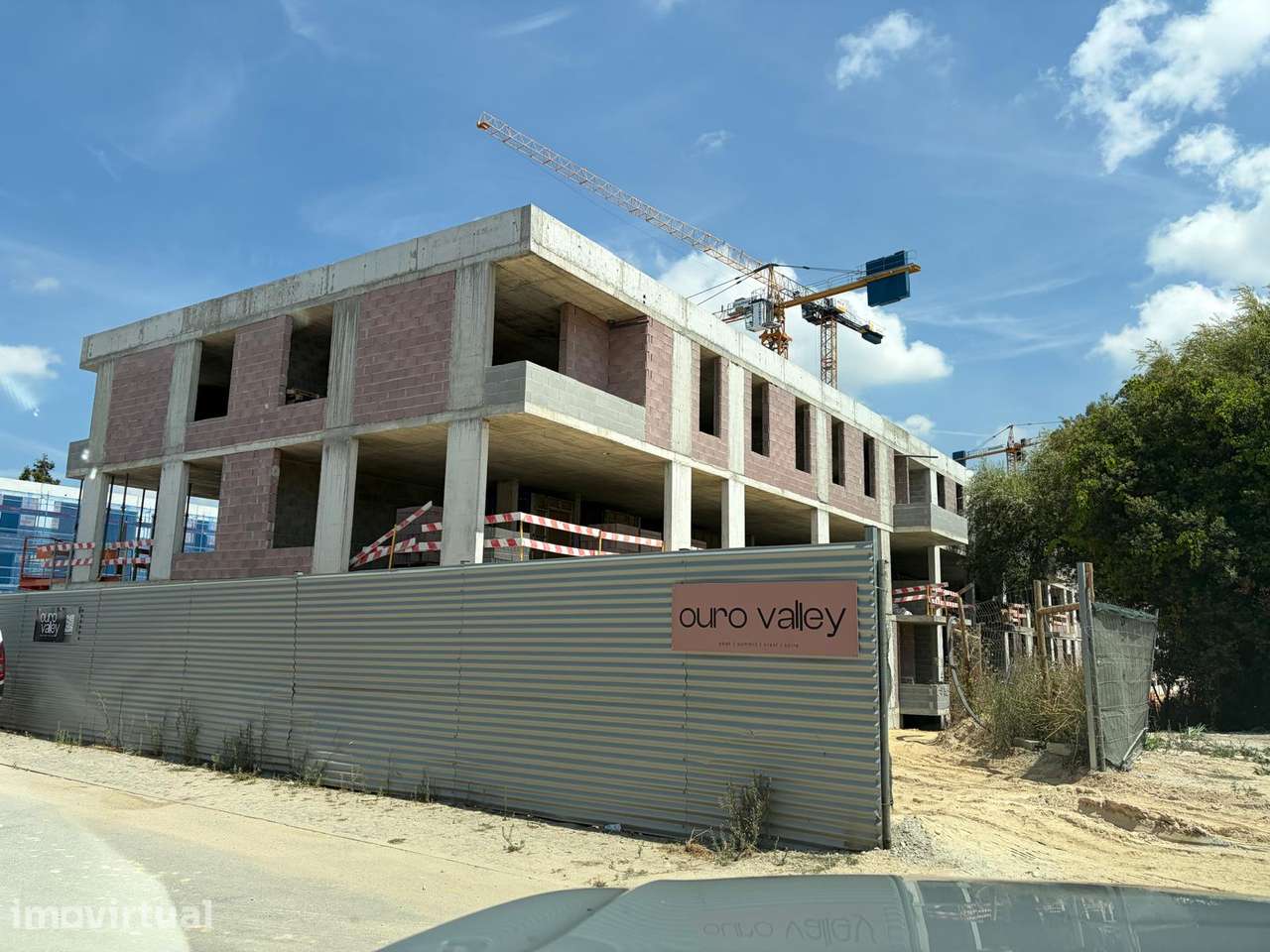 T1 NOVO - C/ Piscina , Varanda , Arrumos e L.Garagem - Grande imagem: 2/14