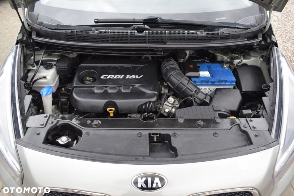 Kia Carens - 15
