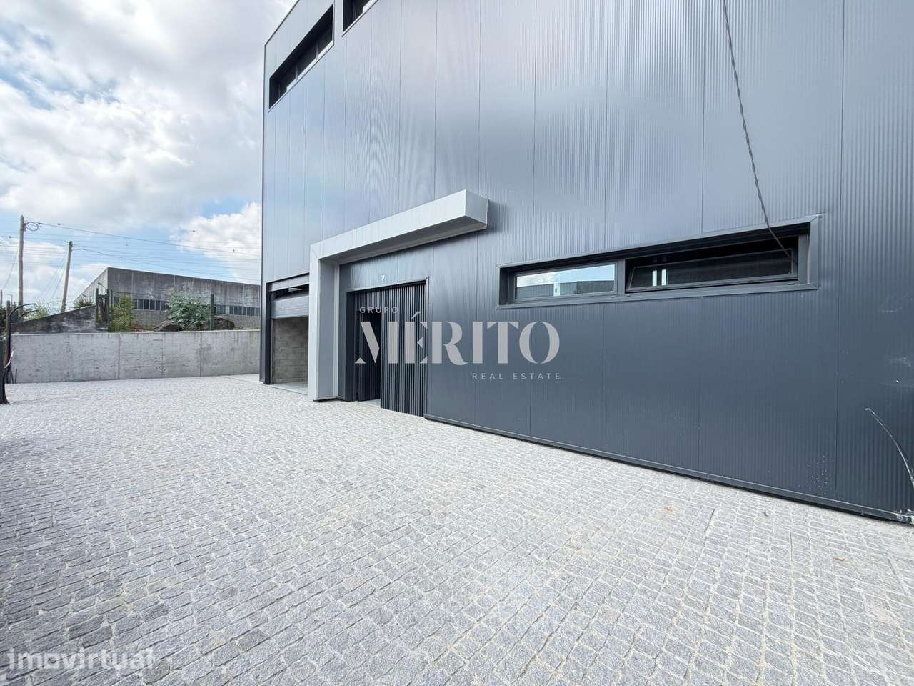 Pavilhão Novo – São Vítor | 300 m2 + 100m2 de Logradouro - Grande imagem: 2/11