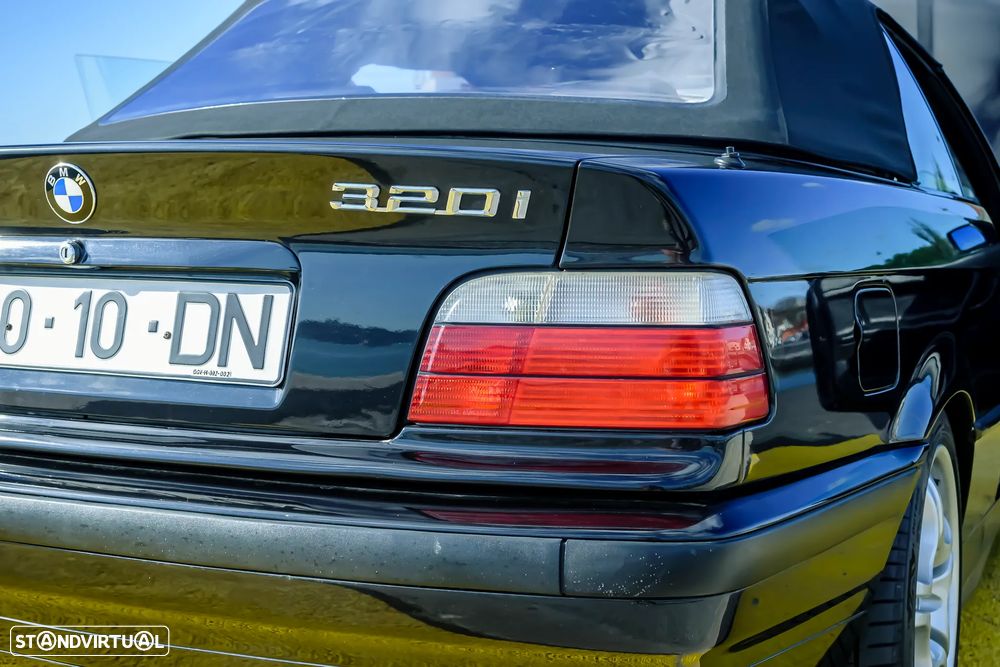 BMW 320 i Touring - 8