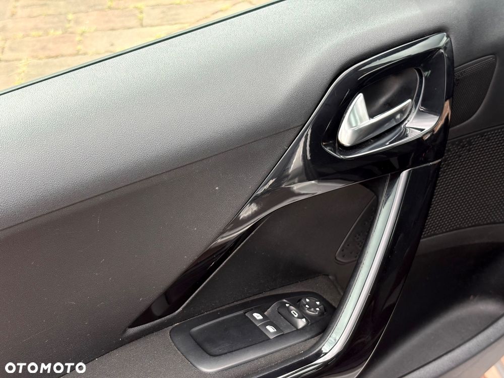 Peugeot 208 1.2 PureTech Active - 12