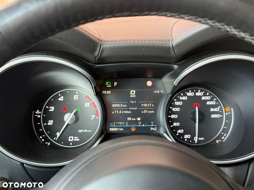 Alfa Romeo Stelvio - 16