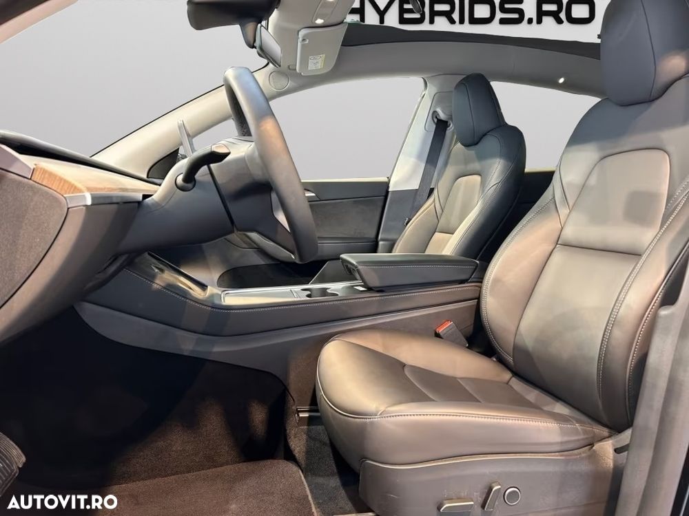 Tesla Model Y Long Range Dual Motor AWD - 5