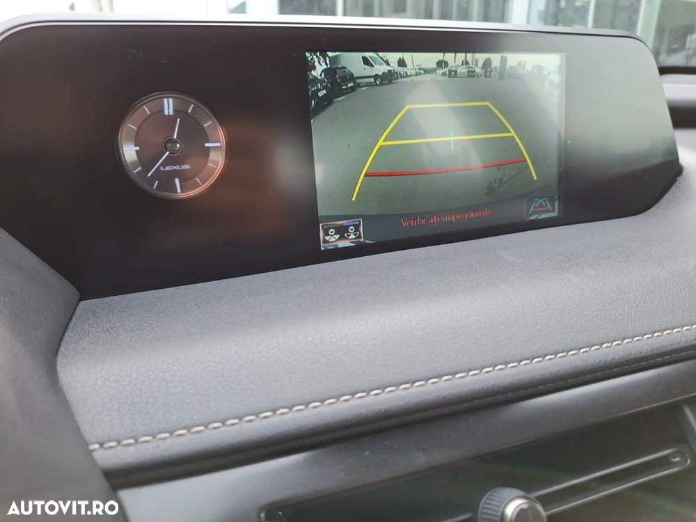 Lexus UX 250h FWD Business - 17