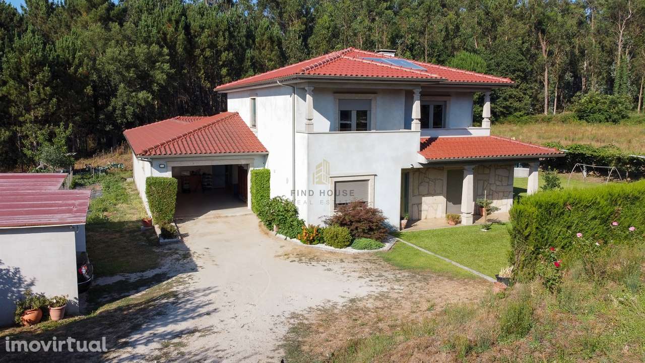 Vende-se Moradia Isolada T5, com amplo jardim, implantada em terreno c - Grande imagem: 2/60