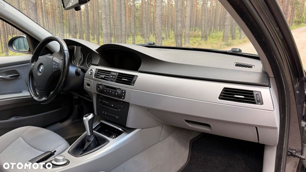 BMW Seria 3 318i - 10