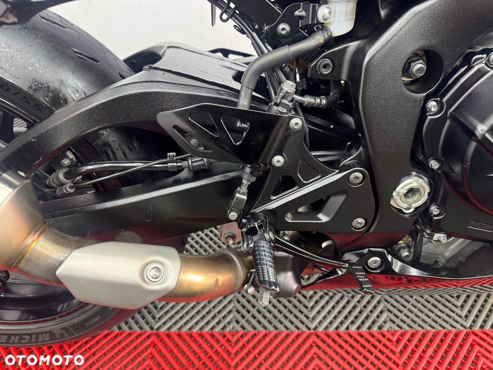 Suzuki GSX-R - 32