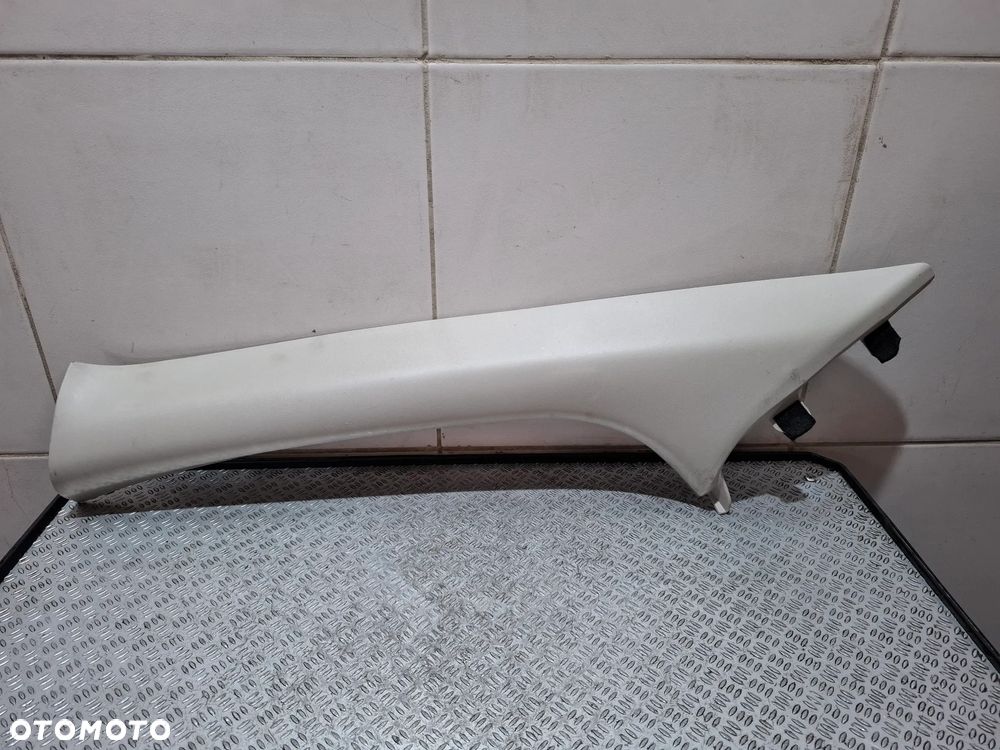 Osłona słupka szyby czołowej lewy przód Nissan Navara D23 Rok 2017 z rączką nr 769124KJ0A - 1