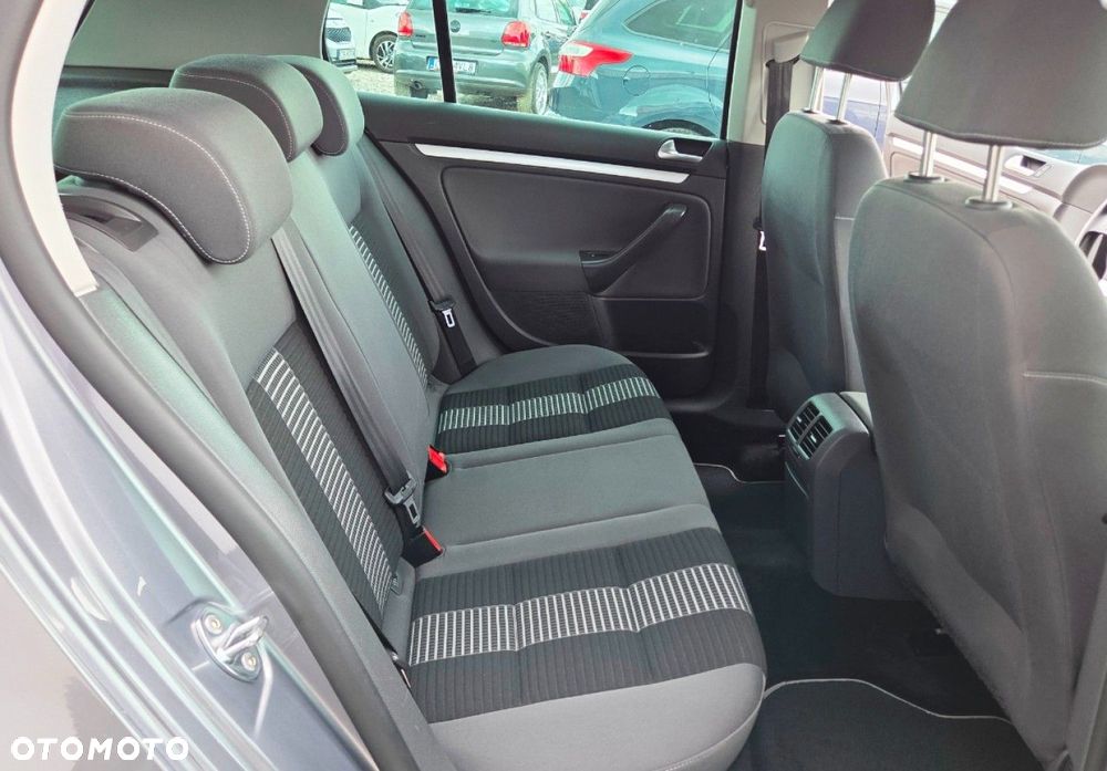 Volkswagen Golf - 28