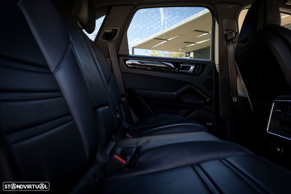 Porsche Cayenne Platinum Edition - 44