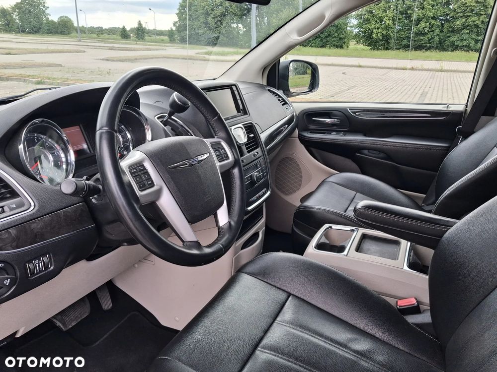 Chrysler Town & Country 3.6 Touring - 23