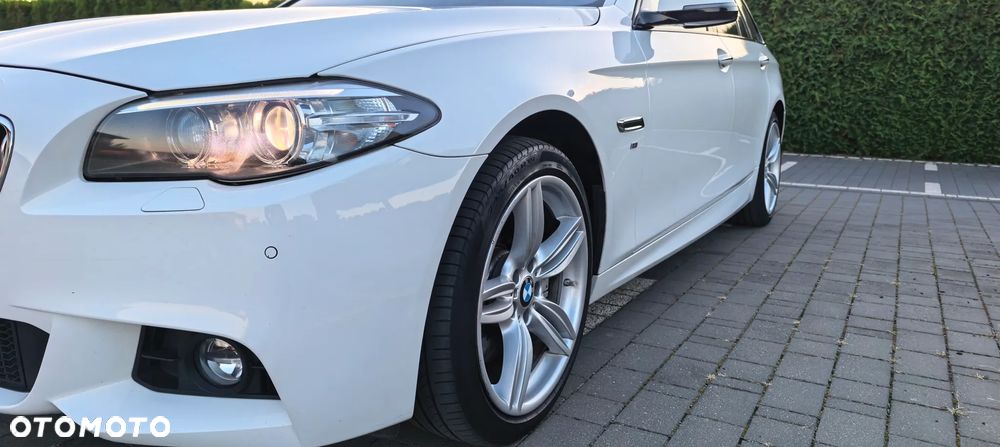 BMW Seria 5 525d xDrive - 9