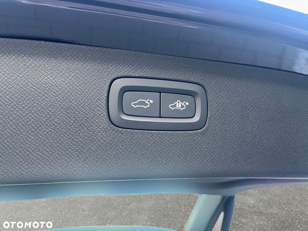 Volvo XC 90 - 9