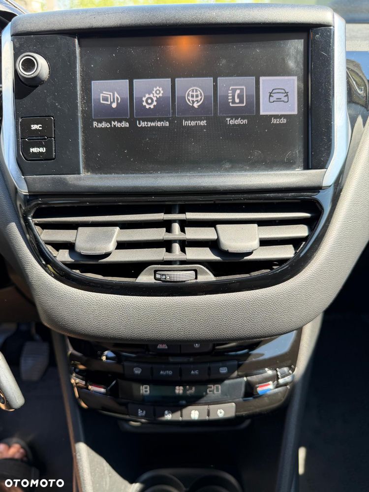 Peugeot 208 1.2 PureTech Active - 12