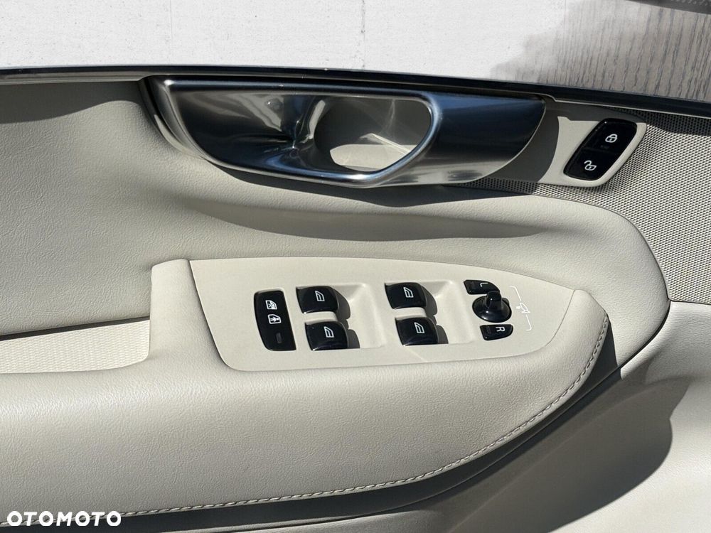 Volvo XC 90 - 11