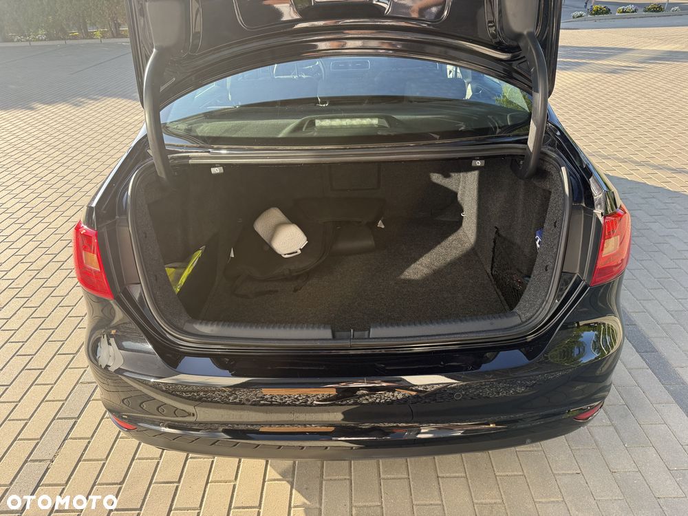 Volkswagen Jetta 1.6 TDI Comfortline - 26